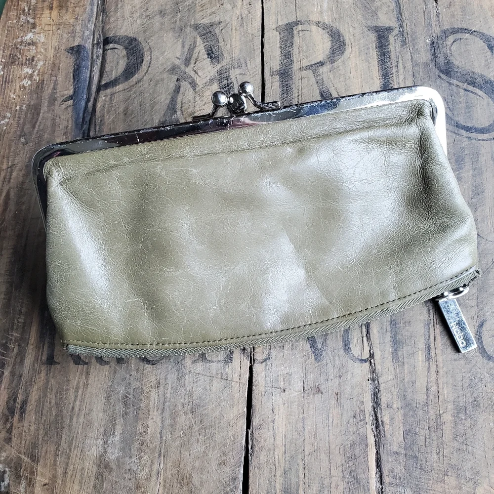 HOBO‎ Vintage Olive Green Distressed Leather Zip Around Kiss Lock Clutch|Wallet